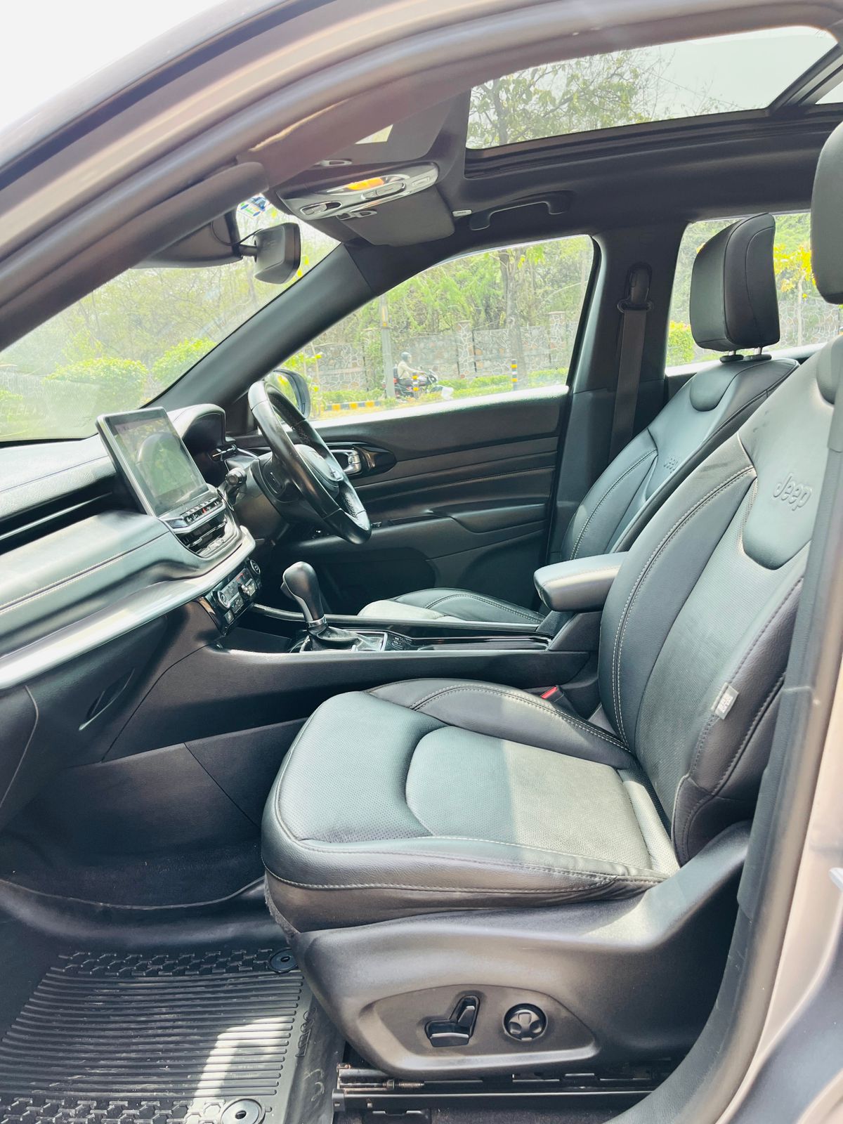 2023 Jeep Compass S Optional 4x4 Automatic Diesel | Panoramic Sunroof | 1st Owner | September 2023 Model | Silver Colour | UK Registration | Premium SUV in Karol Bagh Delhi