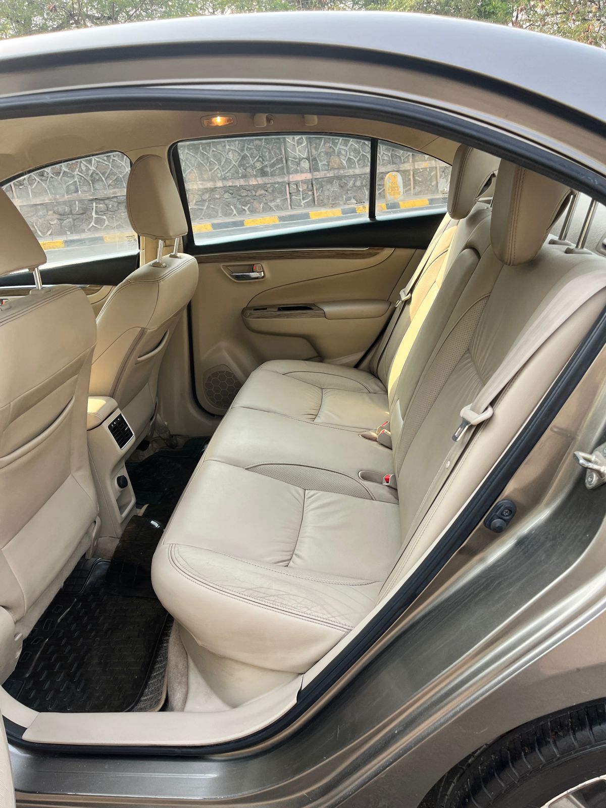 2019 Maruti Suzuki Ciaz Alpha Petrol | 65,000 KM | Brown | 1st Owner | Premium Sedan in Karol Bagh, Delhi