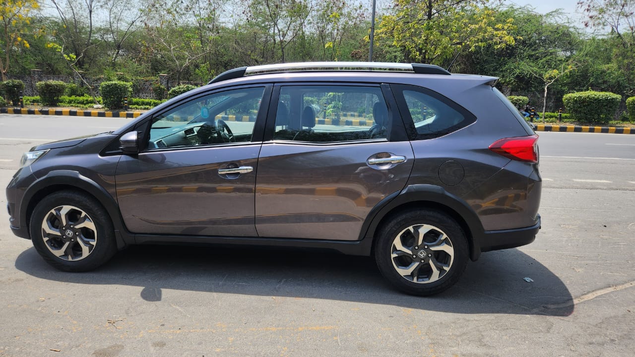 2017 Honda BR-V V CVT Petrol for Sale | 30,000 KM Driven | Grey | Carzvilla
