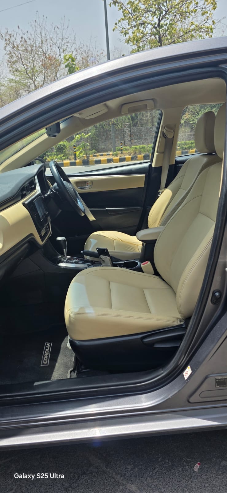 2018 Toyota Corolla Altis VL CVT Petrol | HR51 Registered | 50,000 KM Driven | Grey | ₹9.90 Lakh