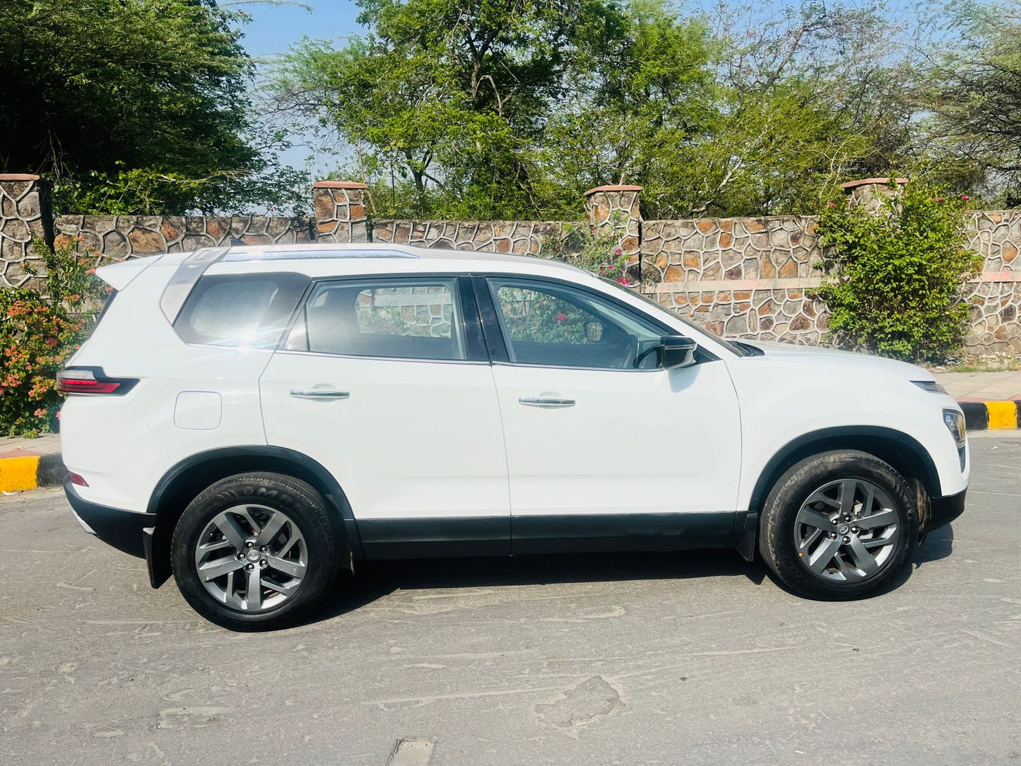 2022 Tata Safari XT MT Diesel | HR87 Registration | 63,000 KM Driven | White