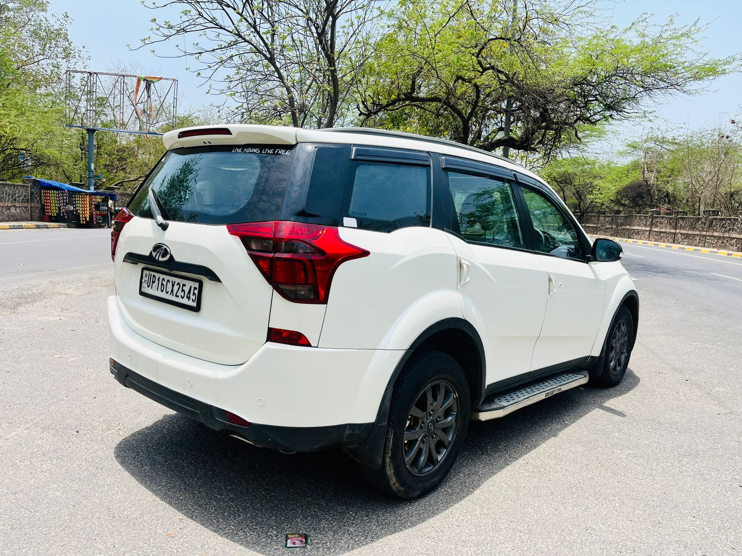 2021 Mahindra XUV500 W9 Diesel MT | Single Owner | Sunroof | Pearl White