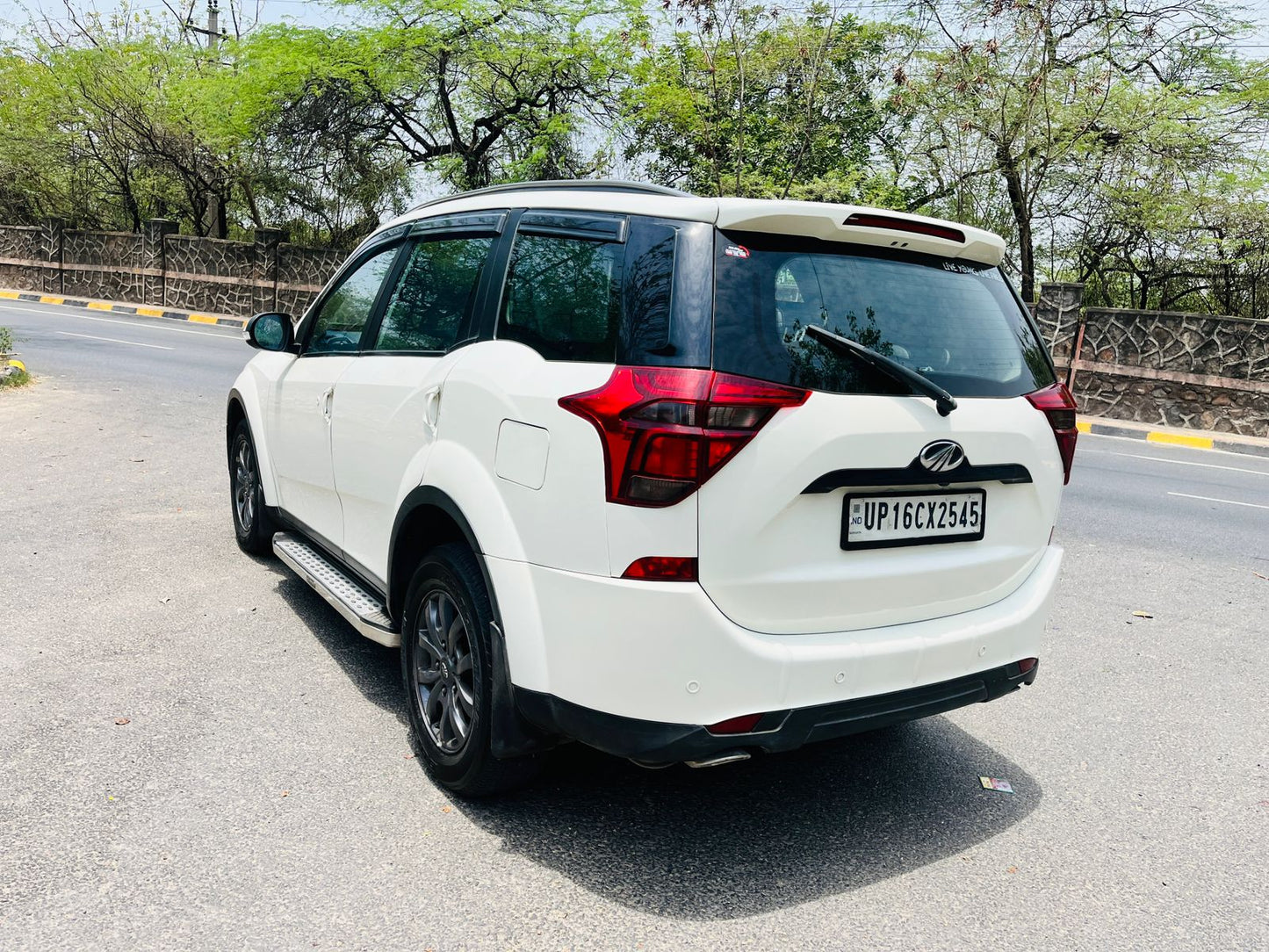 2021 Mahindra XUV500 W9 Diesel MT | Single Owner | Sunroof | Pearl White