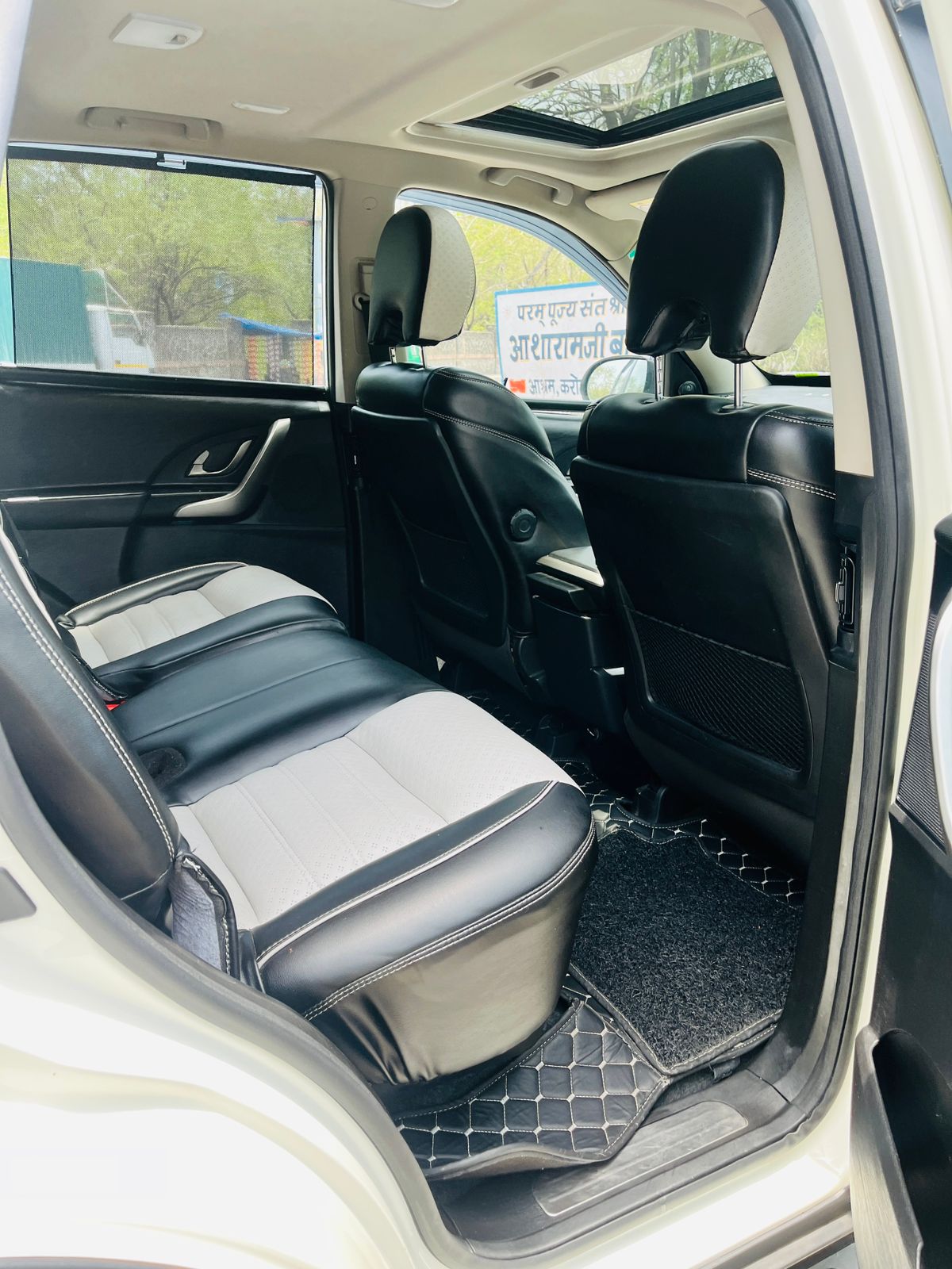 2021 Mahindra XUV500 W9 Diesel MT | Single Owner | Sunroof | Pearl White