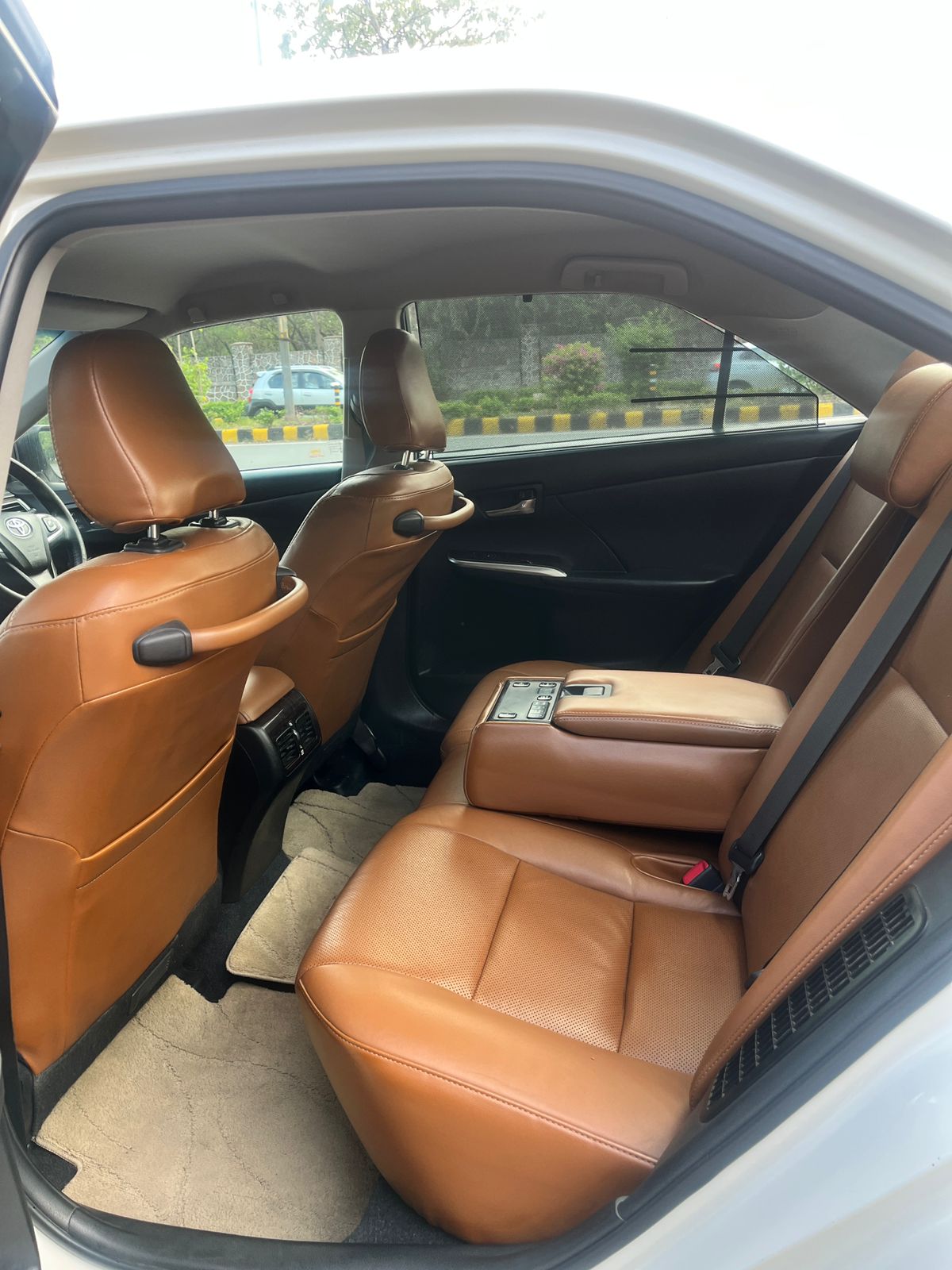 2018 Toyota Camry 2.5L Hybrid Automatic | Single Owner | 85,000 KM | Delhi
