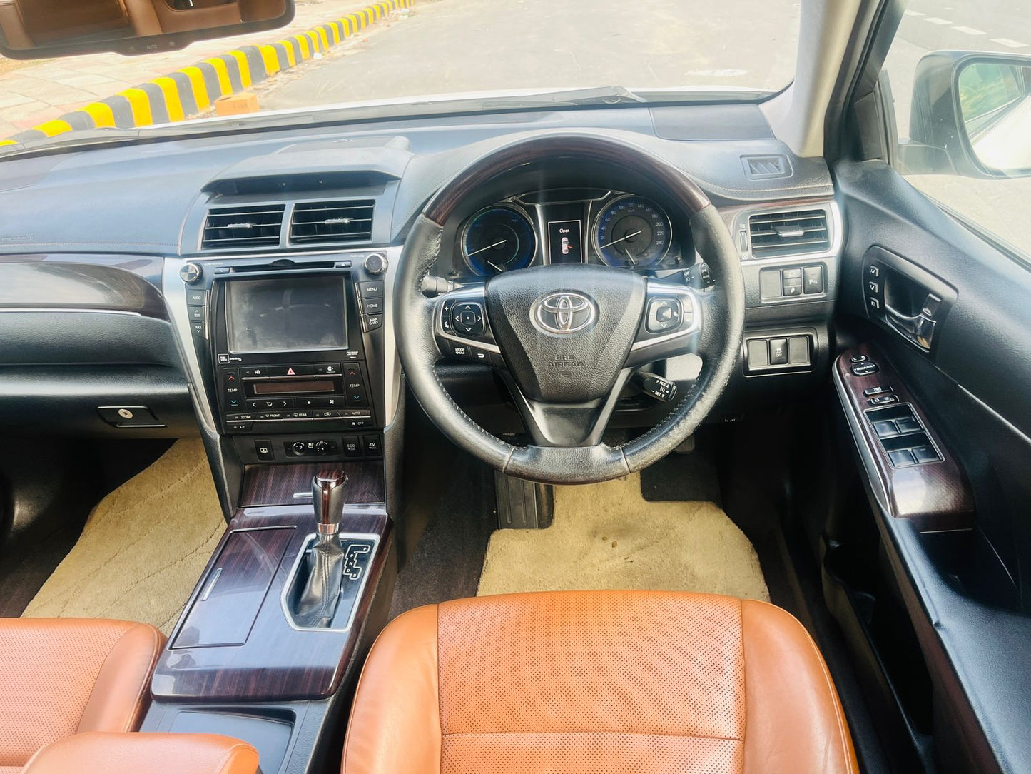 2018 Toyota Camry 2.5L Hybrid Automatic | Single Owner | 85,000 KM | Delhi