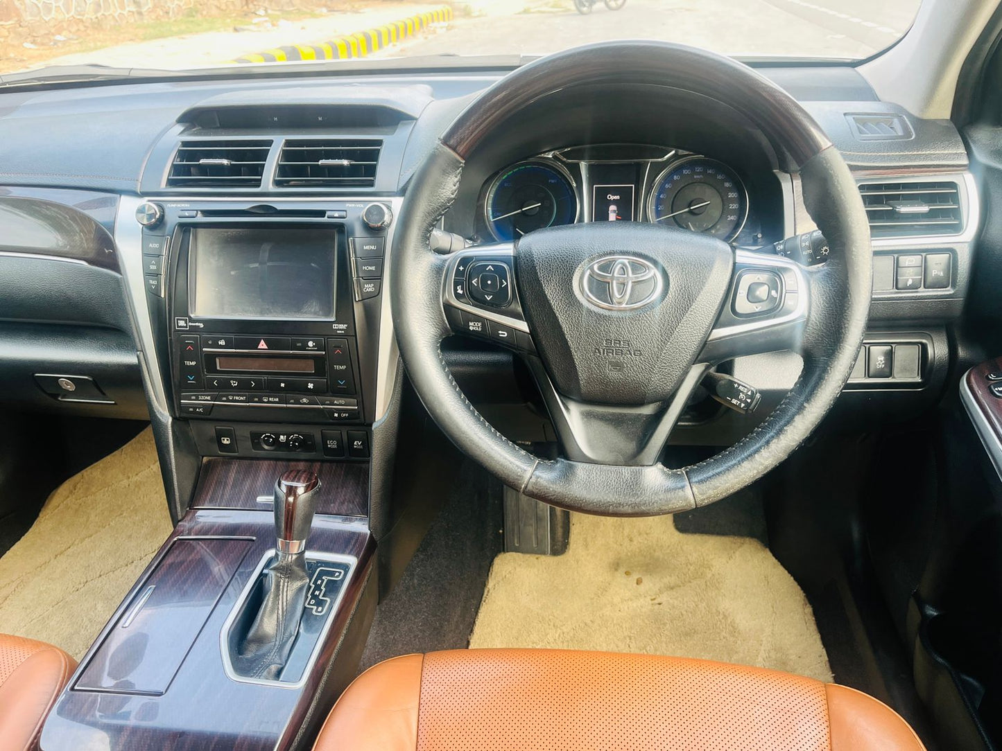 2018 Toyota Camry 2.5L Hybrid Automatic | Single Owner | 85,000 KM | Delhi