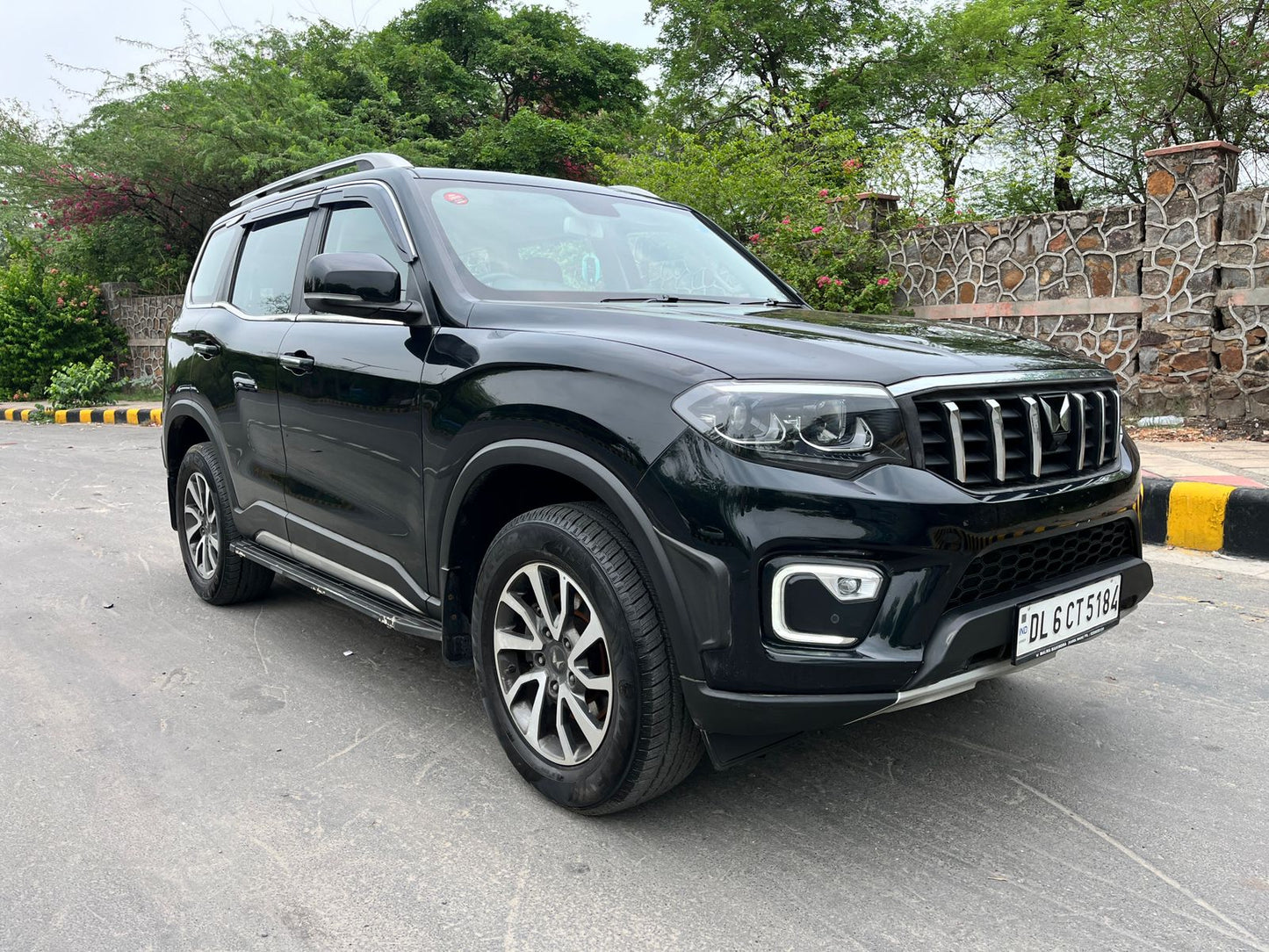 2023 Mahindra Scorpio-N Z8L Petrol Automatic | 19,500 KM | 1st Owner | Delhi | Black | Carzvilla