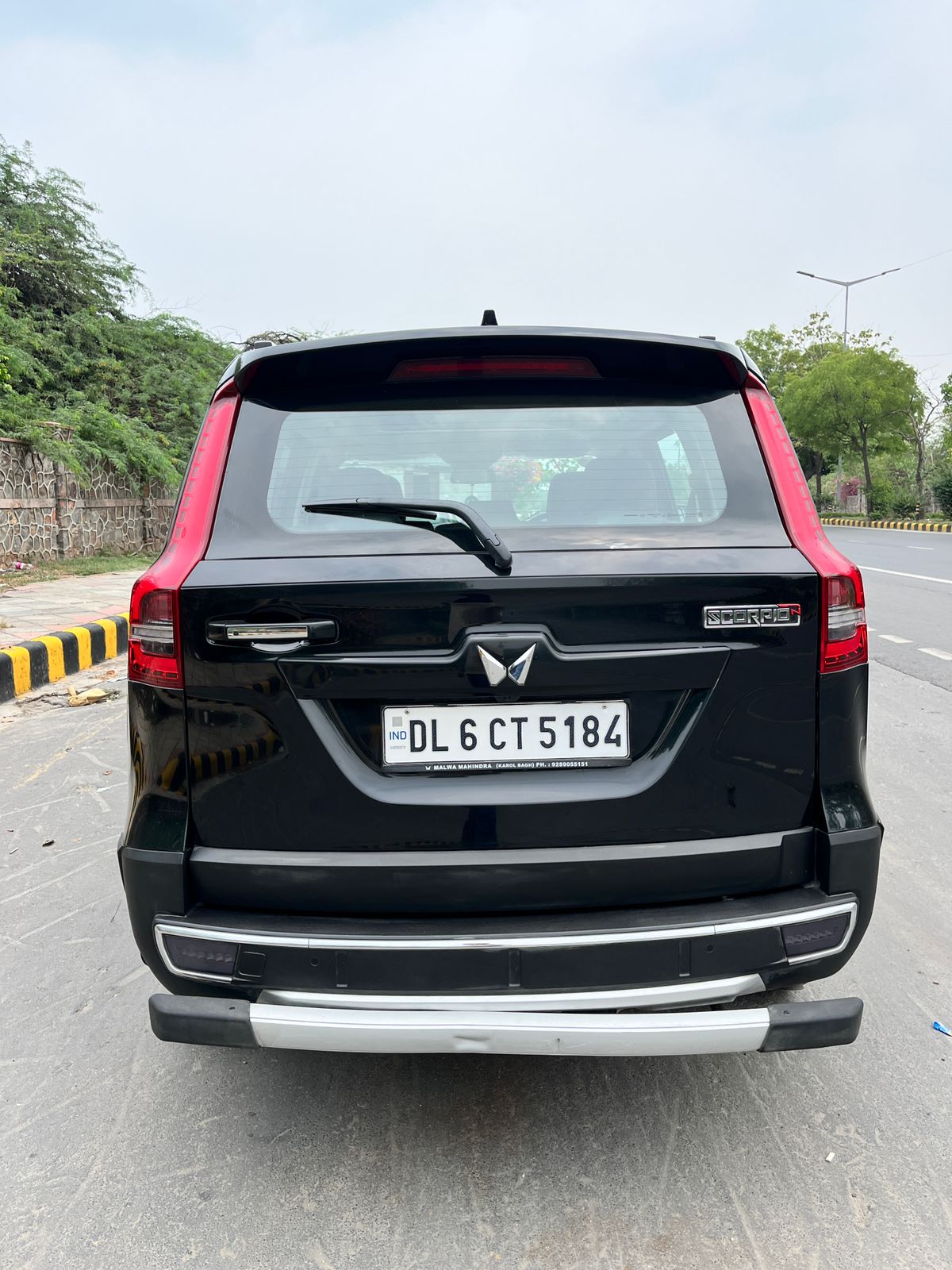 2023 Mahindra Scorpio-N Z8L Petrol Automatic | 19,500 KM | 1st Owner | Delhi | Black | Carzvilla