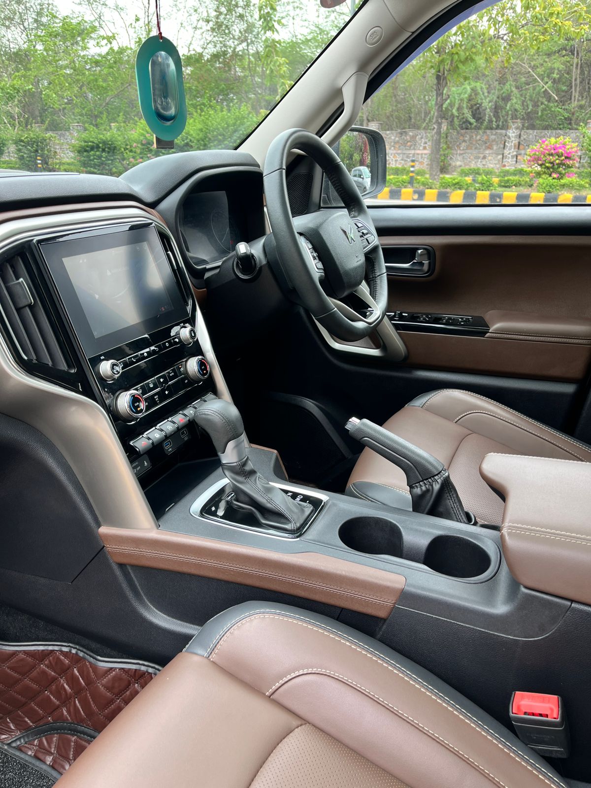 2023 Mahindra Scorpio-N Z8L Petrol Automatic | 19,500 KM | 1st Owner | Delhi | Black | Carzvilla