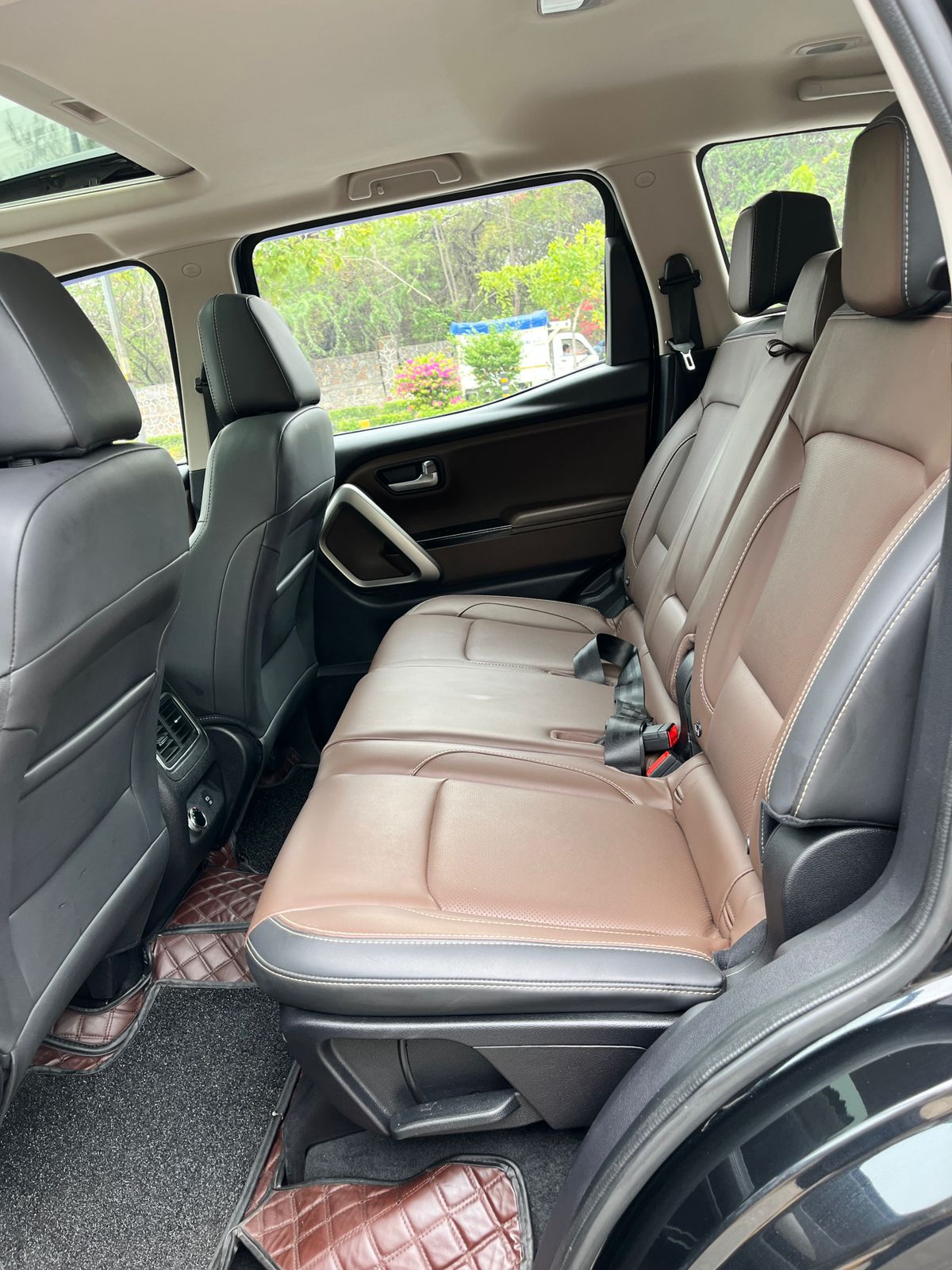 2023 Mahindra Scorpio-N Z8L Petrol Automatic | 19,500 KM | 1st Owner | Delhi | Black | Carzvilla