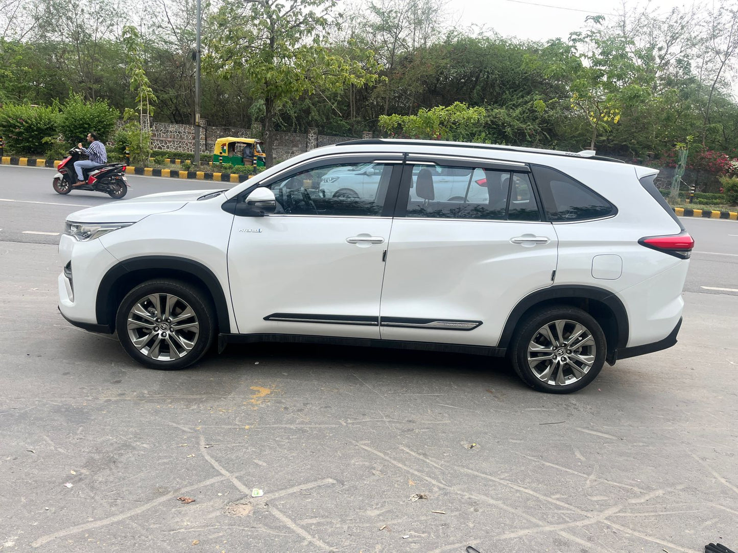 2024 Toyota Innova HyCross ZX(O) Strong Hybrid Automatic – Premium 6-Seater Hybrid MPV