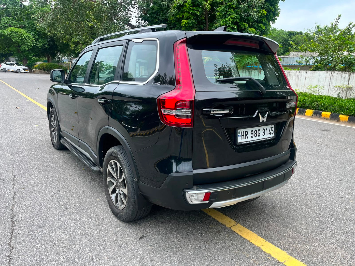 2022 Mahindra Scorpio-N Z8L Petrol Automatic | 19,500 KM | 1st Owner | Carzvilla