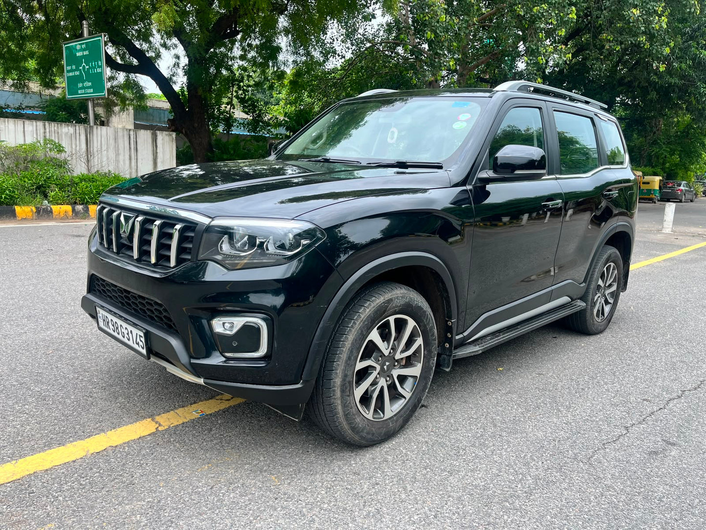 2022 Mahindra Scorpio-N Z8L Petrol Automatic | 19,500 KM | 1st Owner | Carzvilla