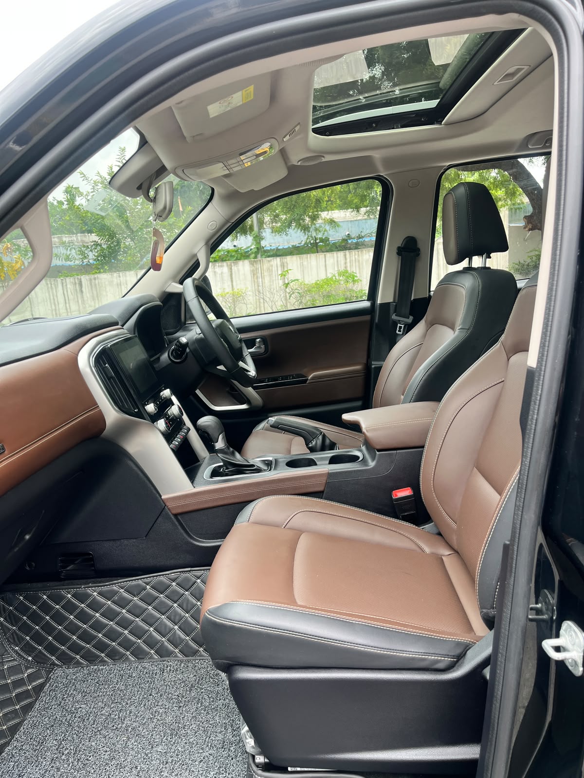 2022 Mahindra Scorpio-N Z8L Petrol Automatic | 19,500 KM | 1st Owner | Carzvilla