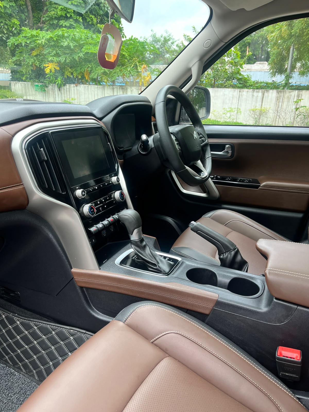 2022 Mahindra Scorpio-N Z8L Petrol Automatic | 19,500 KM | 1st Owner | Carzvilla