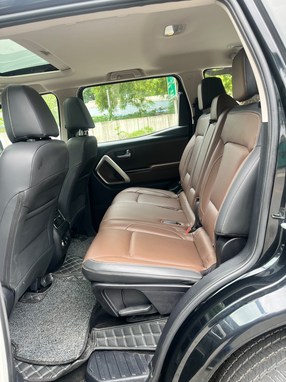 2022 Mahindra Scorpio-N Z8L Petrol Automatic | 19,500 KM | 1st Owner | Carzvilla