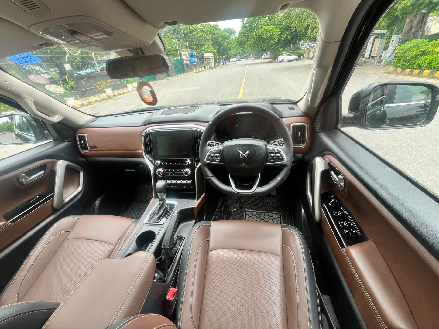 2022 Mahindra Scorpio-N Z8L Petrol Automatic | 19,500 KM | 1st Owner | Carzvilla