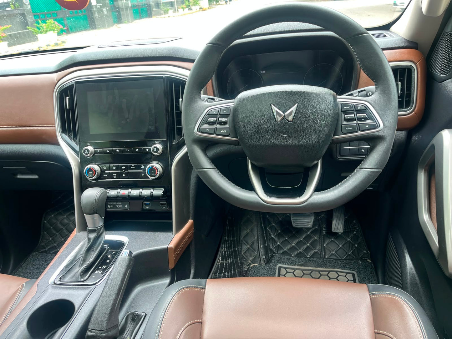 2022 Mahindra Scorpio-N Z8L Petrol Automatic | 19,500 KM | 1st Owner | Carzvilla