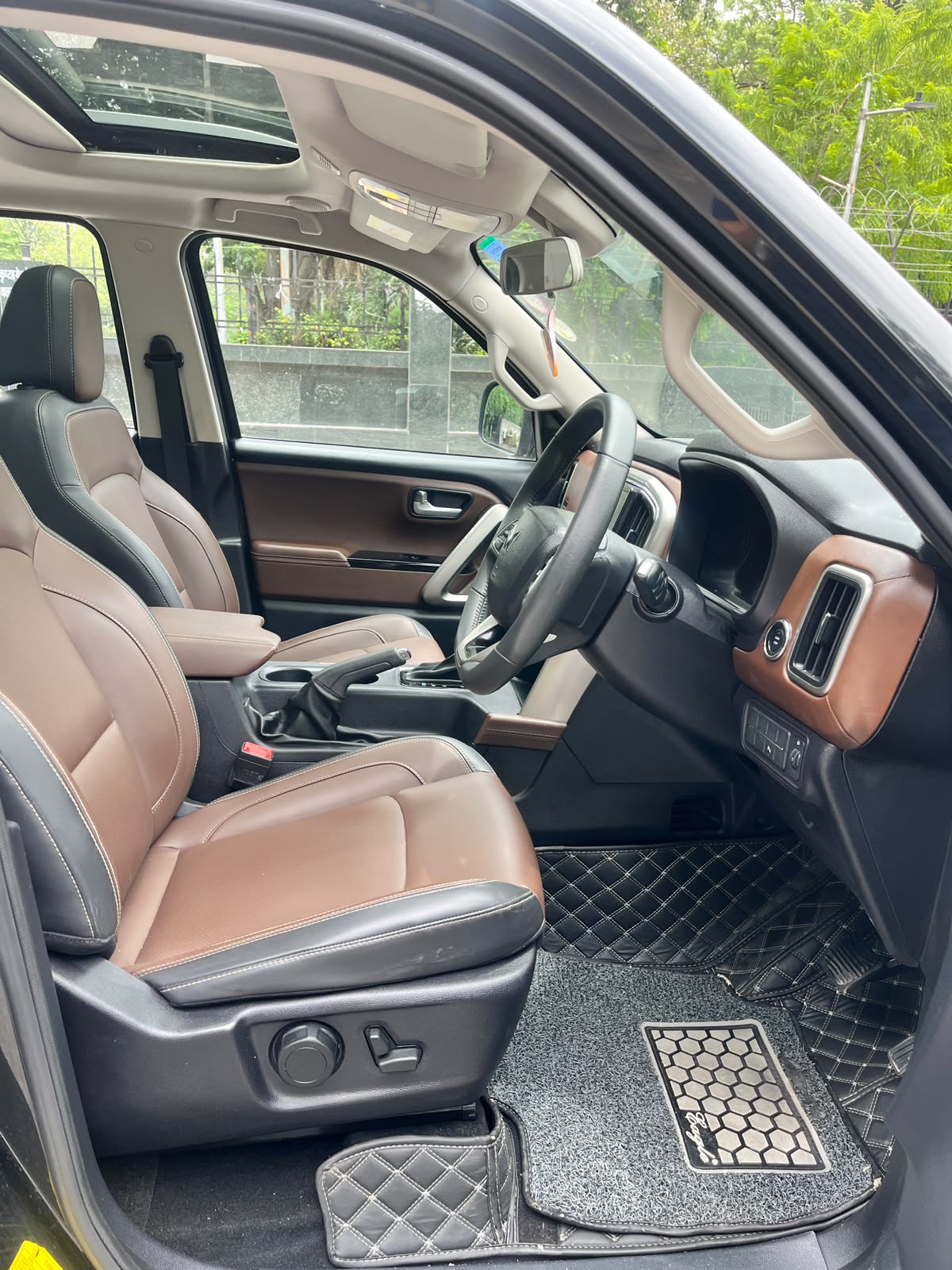 2022 Mahindra Scorpio-N Z8L Petrol Automatic | 19,500 KM | 1st Owner | Carzvilla