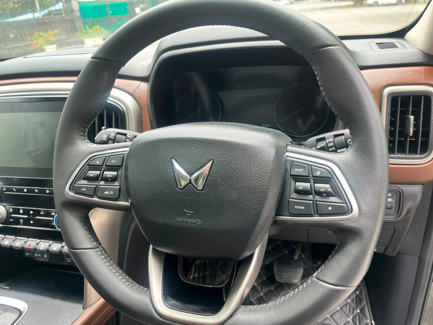 2022 Mahindra Scorpio-N Z8L Petrol Automatic | 19,500 KM | 1st Owner | Carzvilla